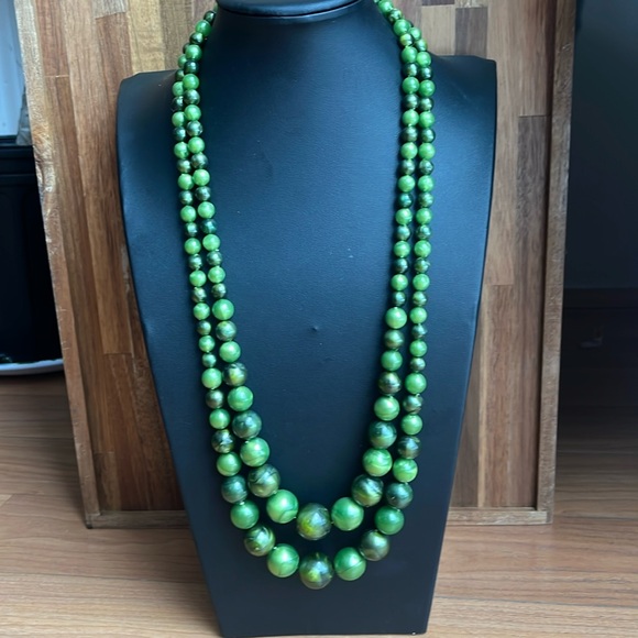 Coro Jewelry - Vintage CORO 2 strand marbled green graduated bead necklace